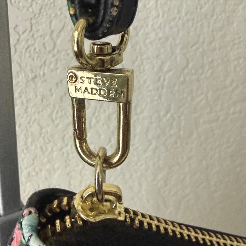 Steve Madden Black Floral Wristlet - Picture 4 of 11